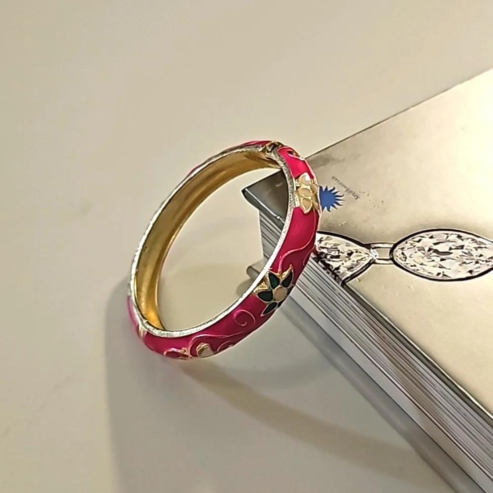 Vintage Gold Tone Enamel Flower Design Cuff Clamper Bracelet.